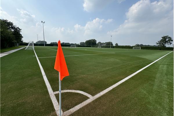 Aménagement terrain de football synthétique FC Excelsior - Sportinfrabouw NV